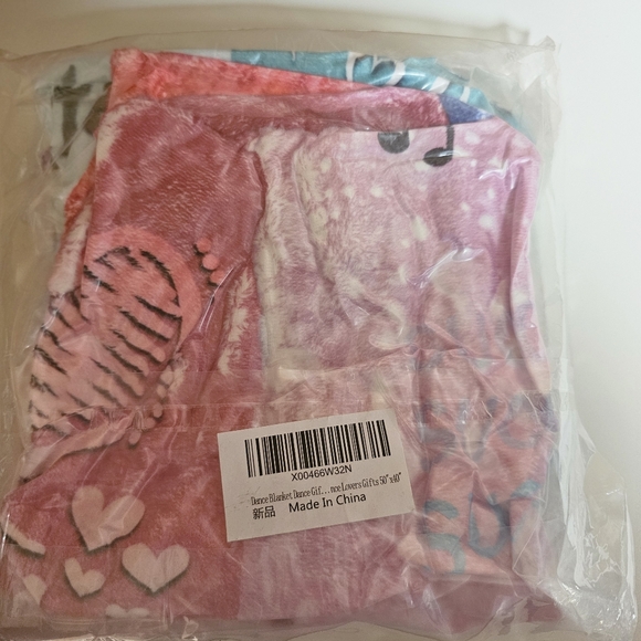 🎄SOLD🎄Colorful Dance-Themed Blanket - Picture 2 of 3